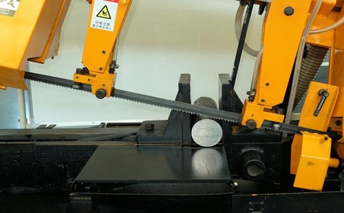 灵山数控带锯床自动送料精度会出现偏差吗？